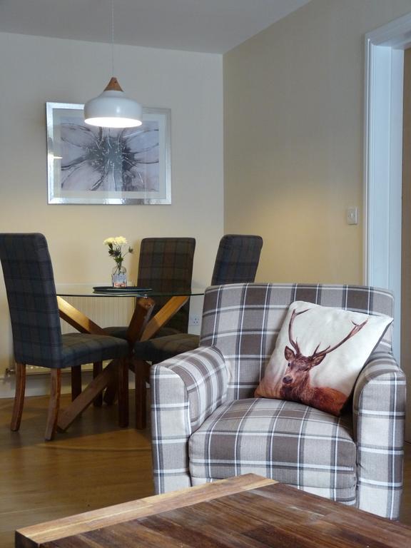 Riverside Apartments Уик Екстериор снимка