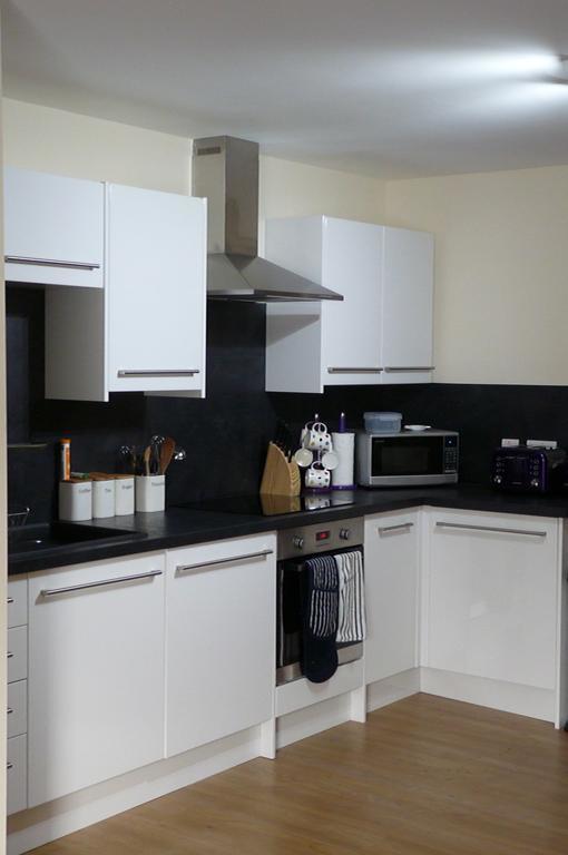 Riverside Apartments Уик Екстериор снимка