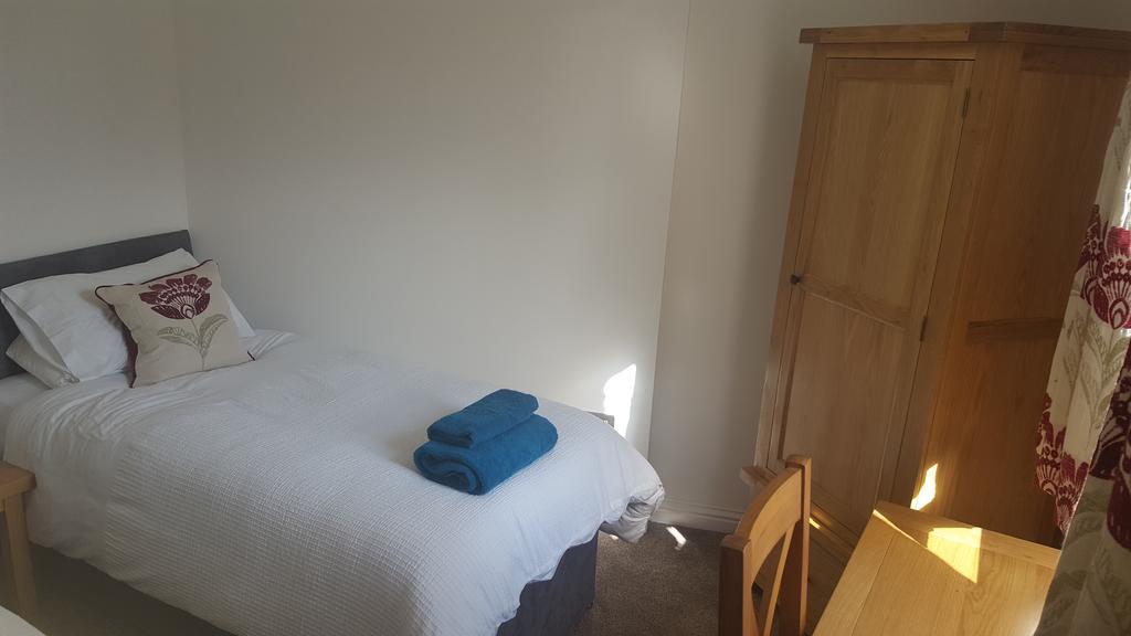 Riverside Apartments Уик Екстериор снимка