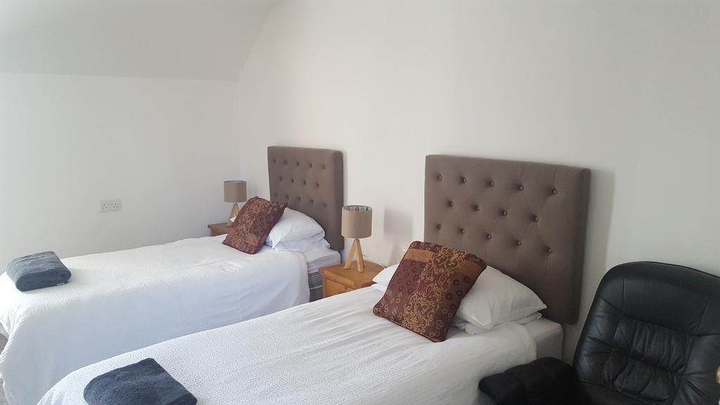 Riverside Apartments Уик Екстериор снимка