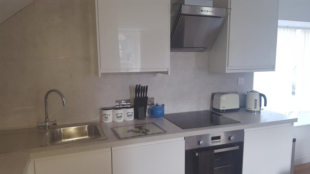 Riverside Apartments Уик Екстериор снимка