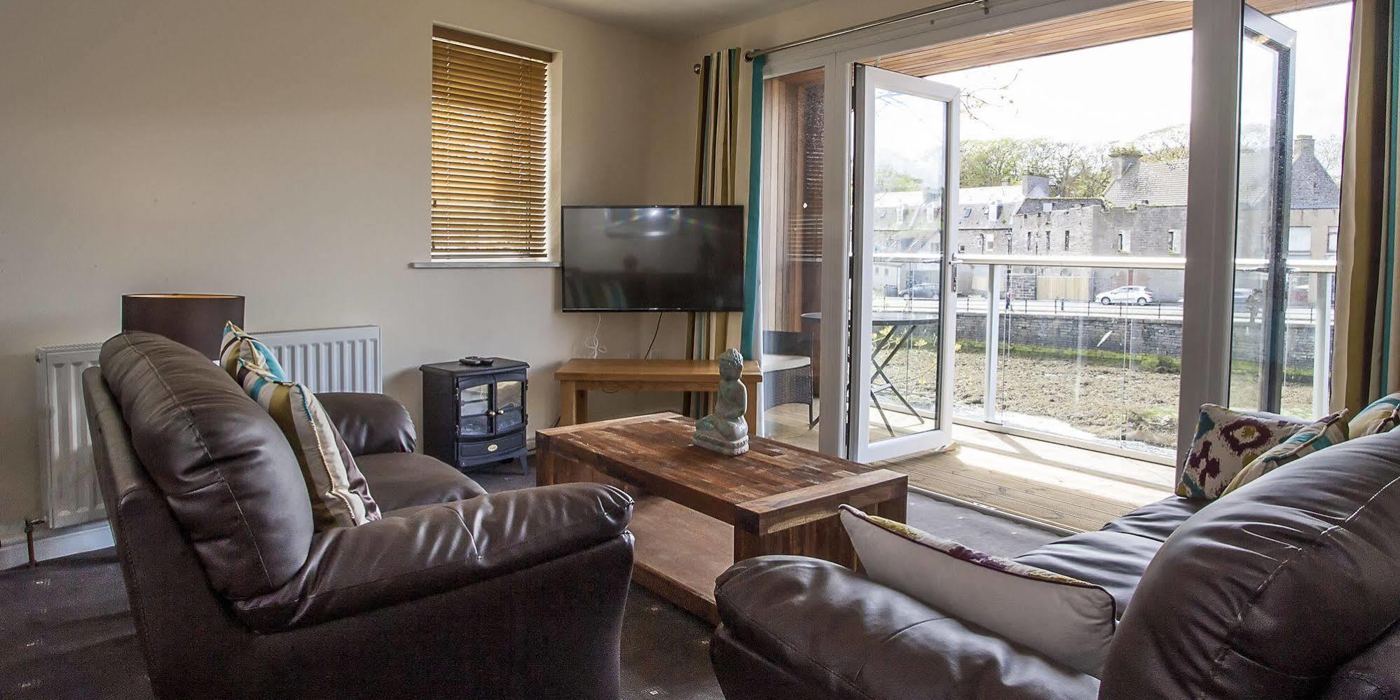 Riverside Apartments Уик Екстериор снимка