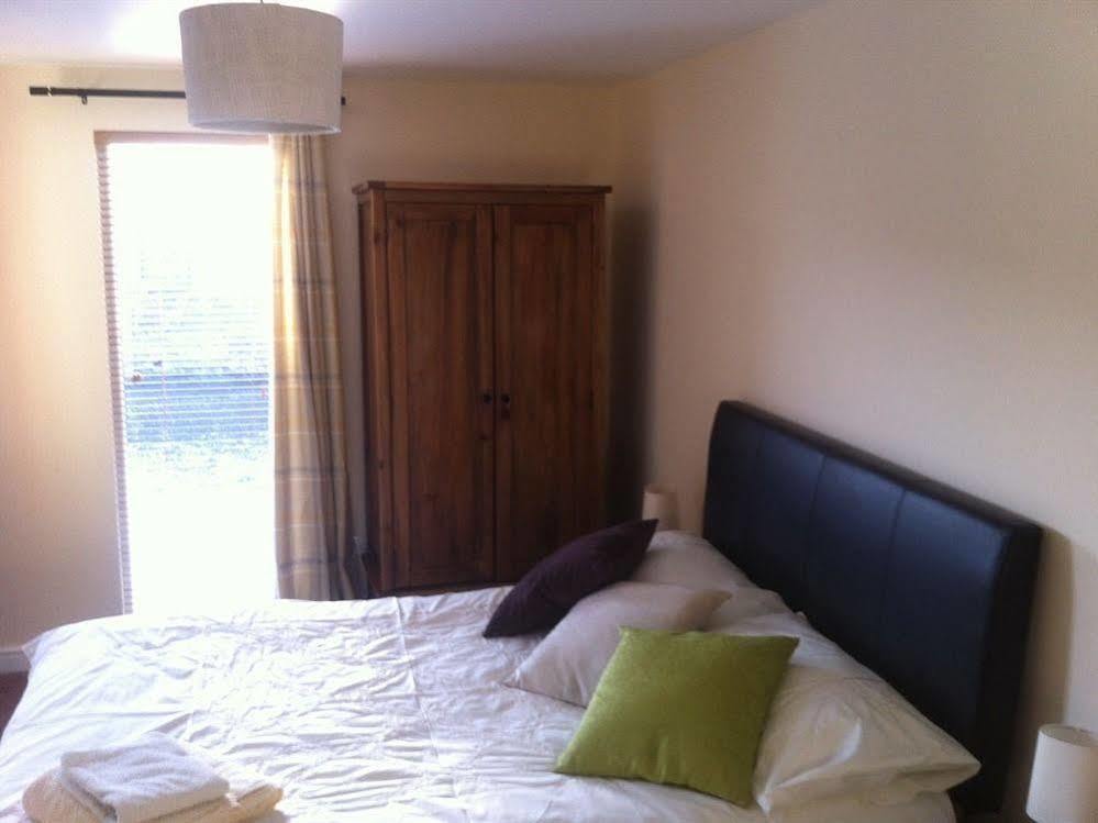 Riverside Apartments Уик Екстериор снимка